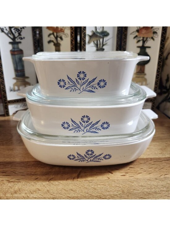 Corningware Other - CorningWare Set of 3 Cornflower Blue Casserole Dishes w/Pyrex Lids Vintage
